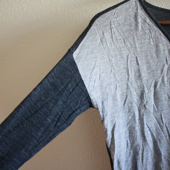 Madewell Anthem Long-Sleeve V-Neck Tee in Colorblock Light Blue/Navy - Picture 3 of 4